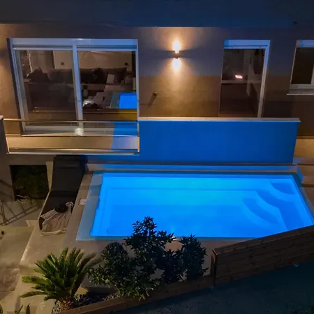 Elia Pool