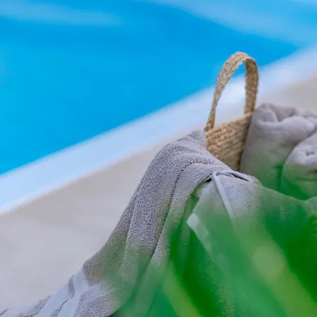 Elia Pool