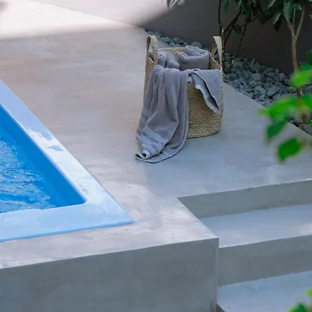 Elia Pool Kawala